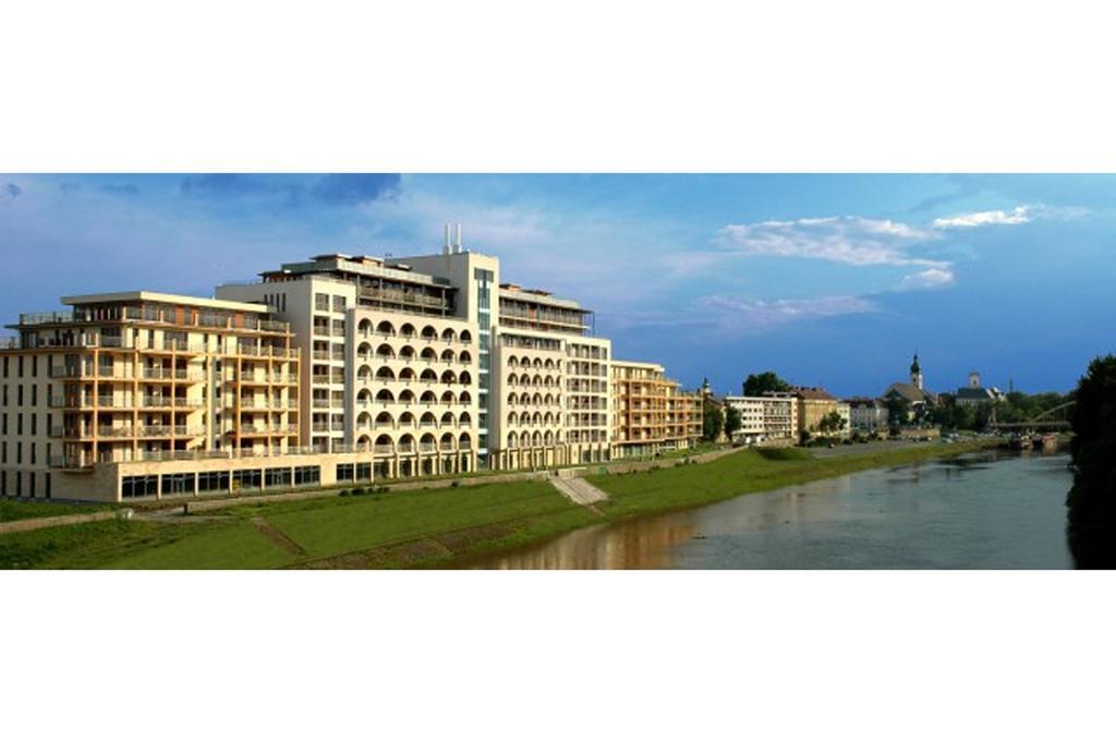 Dunalux Apartman 杰尔 客房 照片
